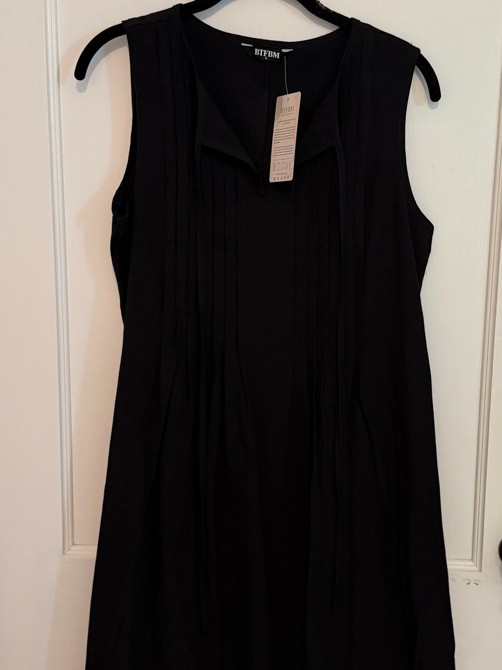 BTFBM Black Sleeveless Pleated Shift Dress